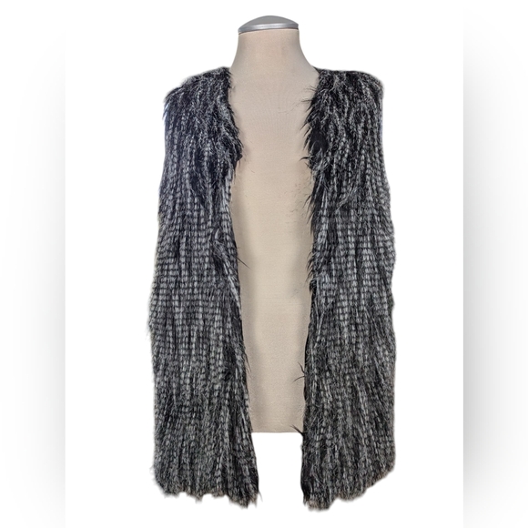 Aldo Black and White Faux Fur Quail Feather Vest - Picture 2 of 6